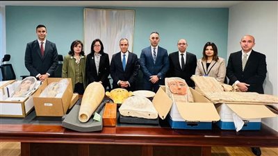 وزير الخارجية يتفقد القطع الأثرية المصرية المستردة في القنصلية العامة بنيويورك