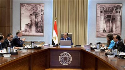 رئيس الوزراء يتابع مع وزير البترول سداد مستحقات الشركاء الأجانب