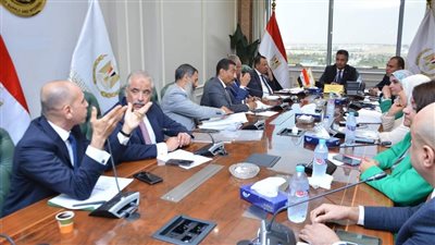 وزير التموين يلتقي عددا من أعضاء مجلسي النواب والشيوخ