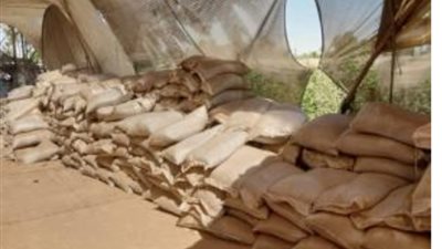 العثور على 71 طن مخصبات زراعية مجهولة المصدر داخل مصنع بدون ترخيص بالجيزة (صور)