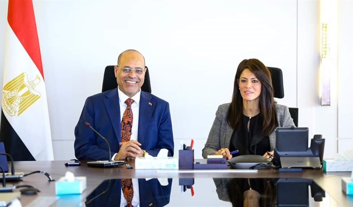 وزيرا التخطيط والعمل