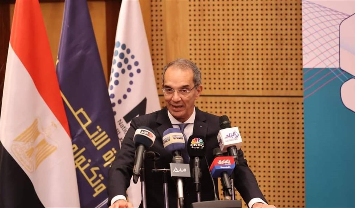 الدكتور عمرو طلعت