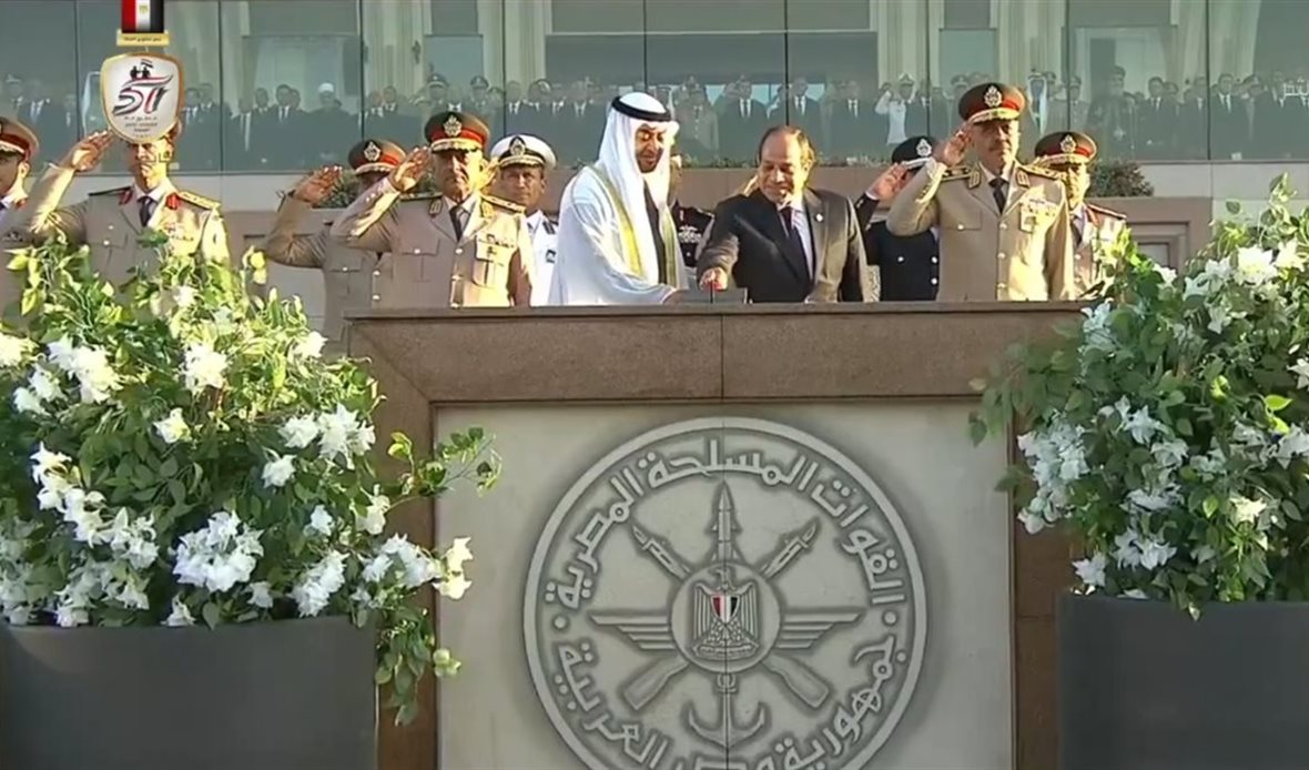 خلال رفع علم القوات