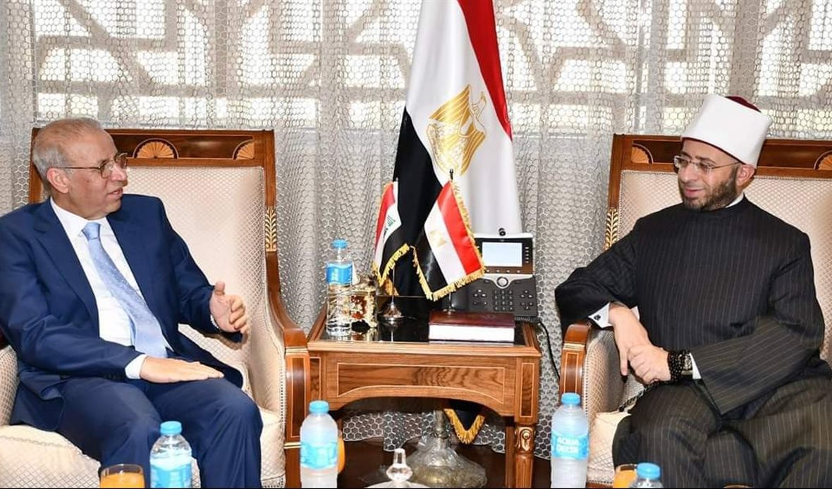 وزير الأوقاف وسفير