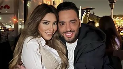 رامي جمال وزوجته في “معكم منى الشاذلي”: من زمالة العمل إلى قصة حب رومانسية