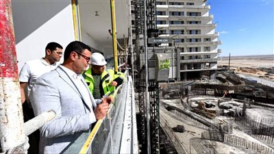 وزير الإسكان يتفقد موقف تنفيذ أبراج الداون تاون والمرحلة الأولى لبحيرات العلمين 