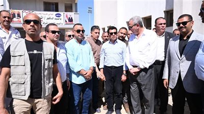 استعدادا لقرب افتتاحه.. وزير الرياضة ومحافظ الغربية يتفقدان مركز شباب محمد صلاح بقرية 