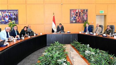 وزير الإسكان يتابع موقف تنفيذ وحدات المبادرة الرئاسية 
