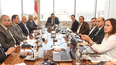 وزير الإسكان يوجه بضرورة الالتزام بالمعايير القياسية لإدارة وتشغيل وصيانة مختلف المشروعات