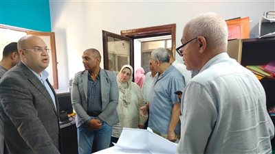 “نائب محافظ الجيزة يتفقد مشروعات الرصف وتطوير الطرق: دفع عجلة العمل لتسهيل حركة المرور”