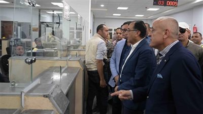 رئيس الوزراء يتفقد مجمع الخدمات الحكومية بقرية الشغب بإسنا