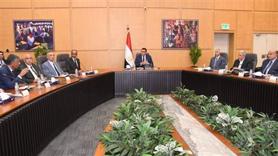 وزير الإسكان يستعرض موقف مشروعات مياه الشرب والصرف الصحي المقرر الإنتهاء منها يونيو المقبل