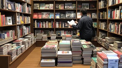 فوز الكاتبة هان كانغ بجائزة نوبل للأدب يعزز مكانة كوريا الجنوبية الثقافية ويحول أدبها المؤلم إلى صوت عالمي يخلّد التاريخ والهوية
