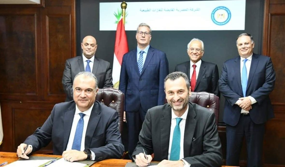 خلال توقيع اتفاق