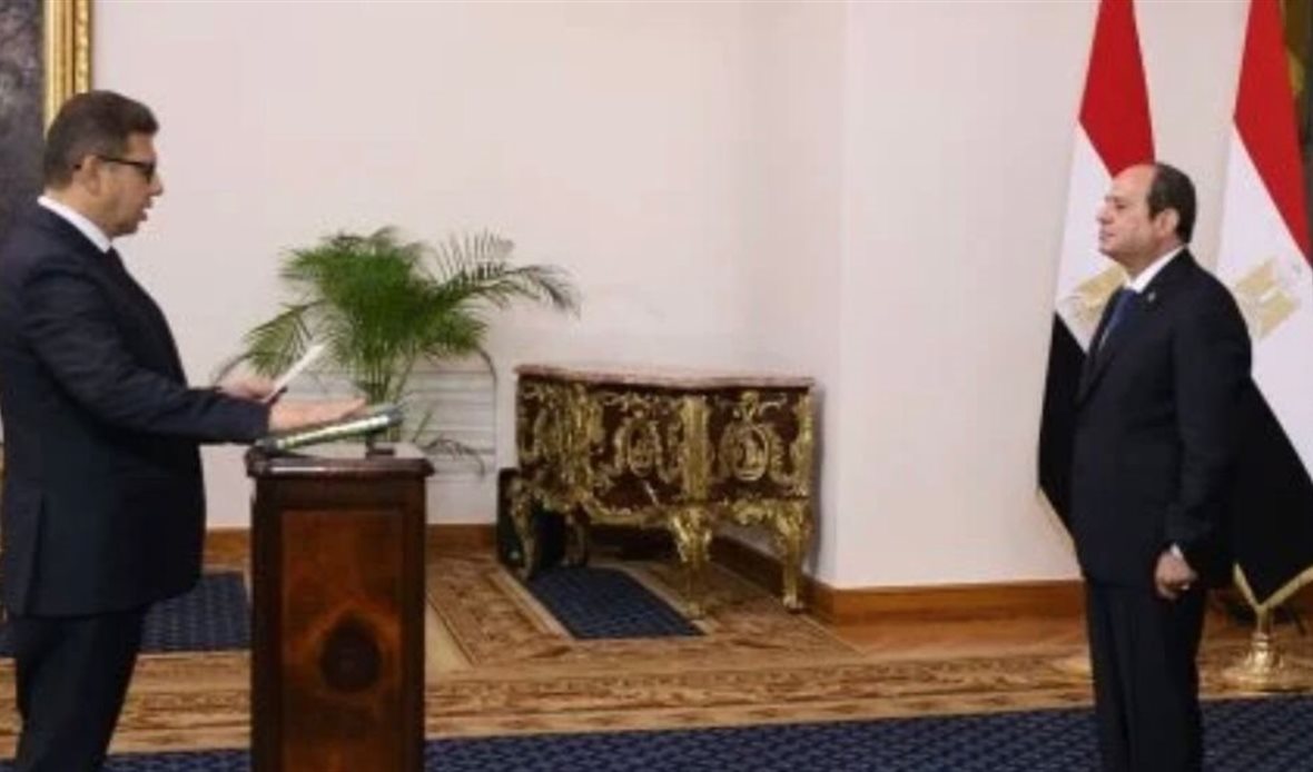 خلال تأدية اليمين