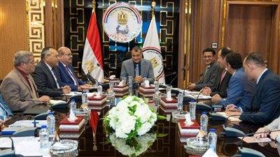 وزير الإنتاج الحربي يبحث مع ممثلي شركة “أشوك ليلاند” الهندية أوجه التعاون المشترك
