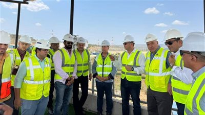وزير الإسكان يتفقد سير العمل بمشروع سد ومحطة 