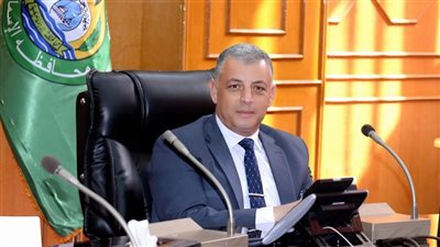 محافظ الإسماعيلية: إنجاز تطوير المرافق العامة أولوية قصوى لربط الطرق