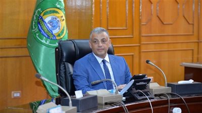 محافظ الإسماعيلية يسلم عقود عمل وماكينات خياطة لدعم ذوي الهمم والمرأة ضمن مشروع التمكين الاقتصادي