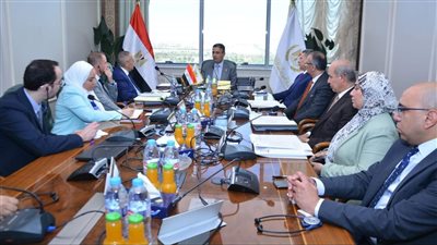 وزير التموين يعقد اجتماعاً مع بعثة البنك الدولي لتعزيز التعاون في مجالات الحماية الاجتماعية