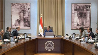 “مدبولي” يتابع مع وزير الطيران المدني موقف تطوير مطاري 