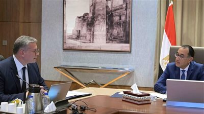 رئيس الوزراء يتابع مع وزير البترول عدداً من ملفات العمل