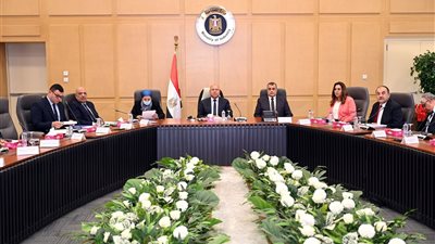 وزير الصناعة يترأس اجتماعًا لتفعيل الاستراتيجية الوطنية للصناعة