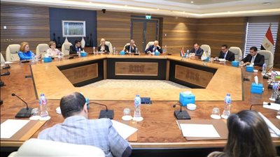 نائب رئيس الوزراء يعقد اجتماعا ثلاثيا مع وزيري صحة قبرص واليونان 