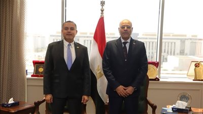 وزير العمل يلتقي سفير قطر بالقاهرة 