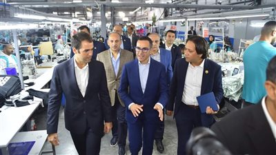 وزير الاستثمار يتفقد عدد من المصانع بالمنطقة الصناعية الحرة بالإسماعيلية