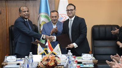 محافظة أسيوط توقع بروتوكولًا لإقامة معرض دائم للسلع الغذائية
