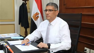 محافظ الجيزة: تحسين خدمات الاتصالات والإنترنت في الواحات البحرية بالتعاون مع وزارة الاتصالات