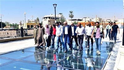 محافظ الأقصر يتابع أعمال تطوير مدخل مركز القرنة ويوجه بسرعة إنهاء مشروع كورنيش البر الغربي