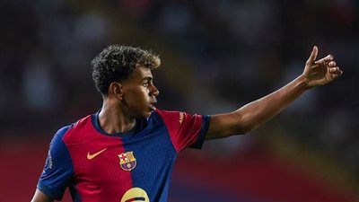 لامين يامال يحرز هدف برشلونة الثالث في مرمى ريال مدريد