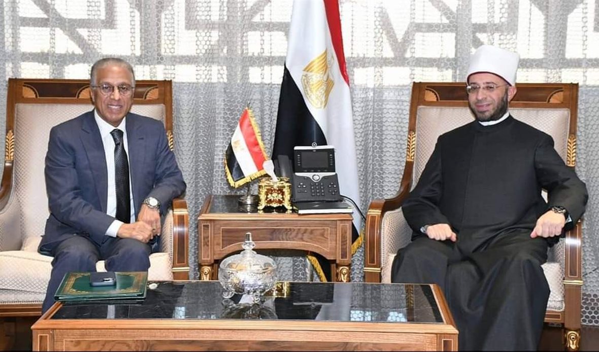 وزير الأوقاف وسفير