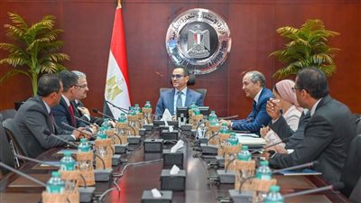 وزير الاستثمار يلتقي وفد شركة 