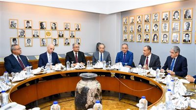 وزير الخارجية والهجرة يلتقي مع كبار الكتاب والمفكرين بجريدة الأهرام