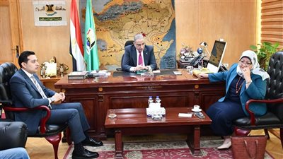 بحيرة قارون تستعيد توازنها البيئي وسط تحسن ملحوظ ونمو غير مسبوق ليرقات الجمبري
