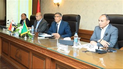 محافظ الجيزة يوجه بتكثيف جهود التصالح وتقنين الأراضي لضمان انتظام العمل وتلبية احتياجات المواطنين