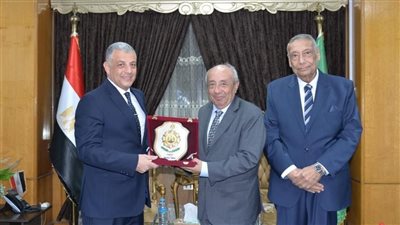محافظ الإسماعيلية يلتقي نقيب المهندسين لمناقشة سبل التعاون وتكريم المتميزين