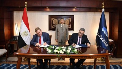 هيئة قناة السويس وغرفة الملاحة الدولية توقعان مذكرة تفاهم لدعم التحول الأخضر وتطوير الخدمات اللوجيستية