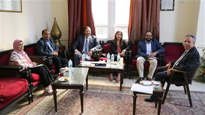 خطوة نحو تعزيز التعاون بين الأطباء والتأمين الصحي الشامل لإدماج العيادات الخاصة في تقديم الرعاية الصحية