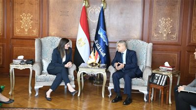 قناة السويس تبحث التعاون البحري مع قبرص نحو تحول أخضر وخدمات لوجستية جديدة