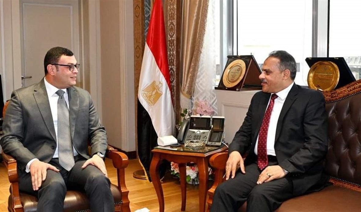 وزير الإسكان ومحافظ