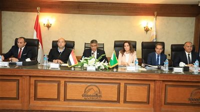محافظ الجيزة يوجه بتحسين خدمات المواطنين ويشدد على الصيانة الدورية للحفاظ على المال العام