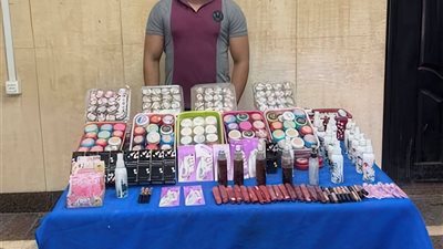 مالك مخزن في الجمالية يُضبط بتهمة الاتجار بمستحضرات تجميل غير قانونية