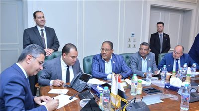 وزير التموين يلتقي عددًا من أعضاء مجلسي النواب والشيوخ 