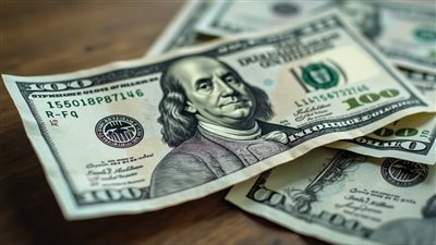 الدولار الأمريكي يتجه نحو أسوأ شهر له منذ أكثر من عام وسط تأثير التعريفات الجمركية وسياسات ترامب التجارية