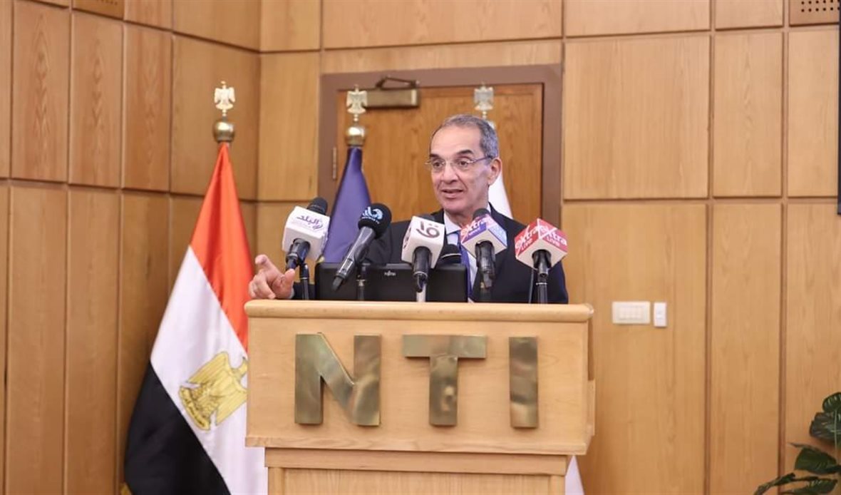 الدكتور عمرو طلعت
