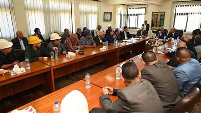 تحيا مصر تهز القاعة: إعادة تشغيل النصر للمسبوكات وسط هتافات العمال